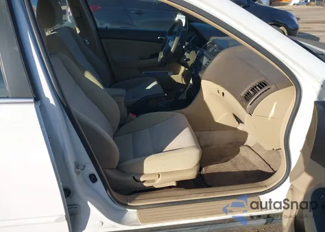 2004 Honda Accord 2.4 Lx z USA, uszkodzony, nr VIN 1HGCM56334A015030